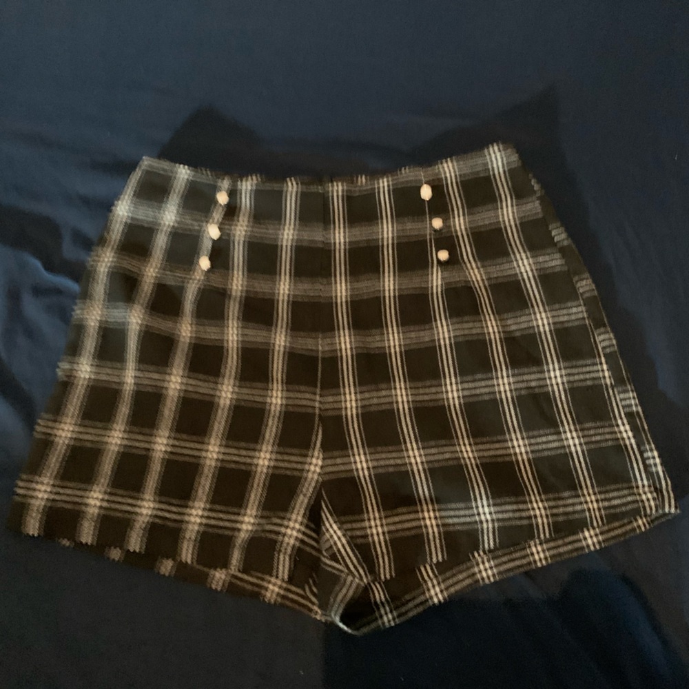 plaid soft skorts w buttons